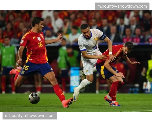 姆巴佩左膝外侧韧带持续疼痛，法国队担忧其三月热身赛缺席